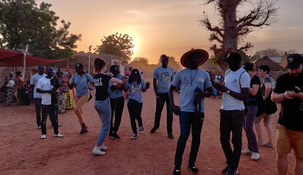 Mission Lightforce - Photo de l'équipe au coucher du soleil